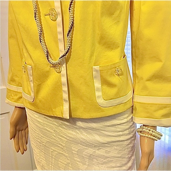 ESCADA 2 PIECE JACKET 43 AND PANTS 44 SET IN SUNFLOWER IN EXCELLENT CONDITION - Picture 3 of 16